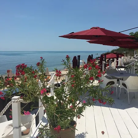 La Golden Sands